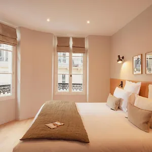 Tinah Paris, Champs Elysees 2* Paris