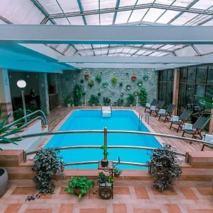 מלון Pino Vere Palace ****