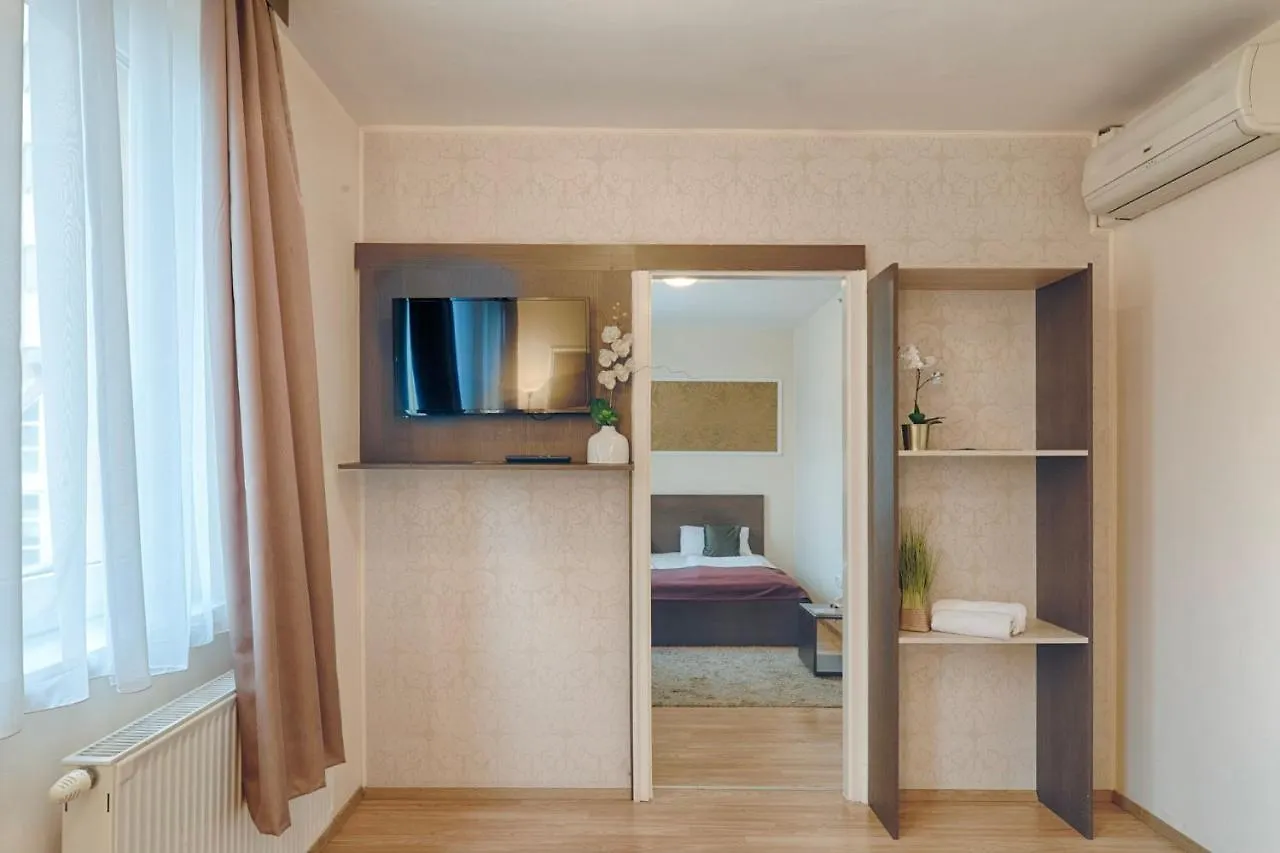 Triple M Hotel Budapest 3*,