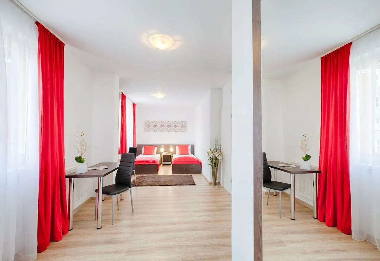 Triple M Hotel Budapest 3*,